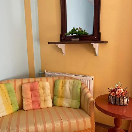 Guest House Misha Petrevene Bagian luar foto
