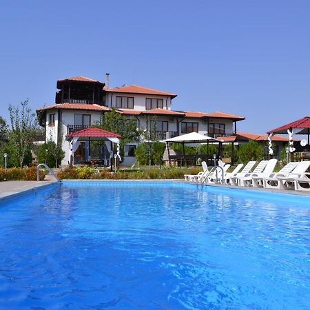 Guest House Misha Petrevene Bagian luar foto