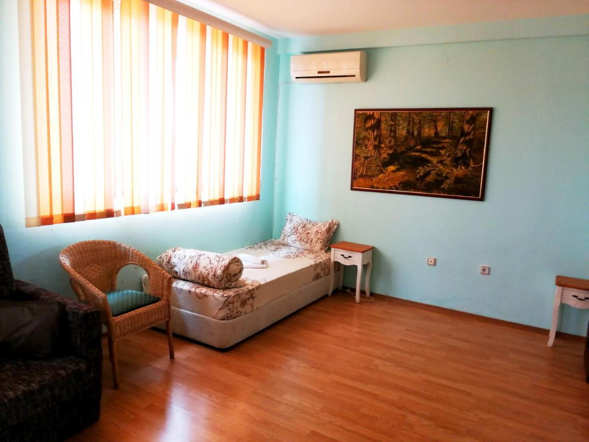 Guest House Misha Petrevene Bagian luar foto