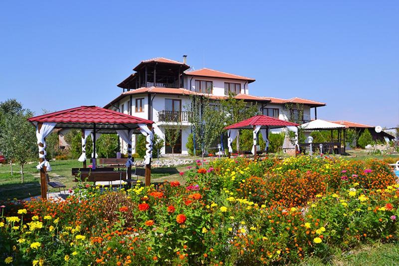 Guest House Misha Petrevene Bagian luar foto