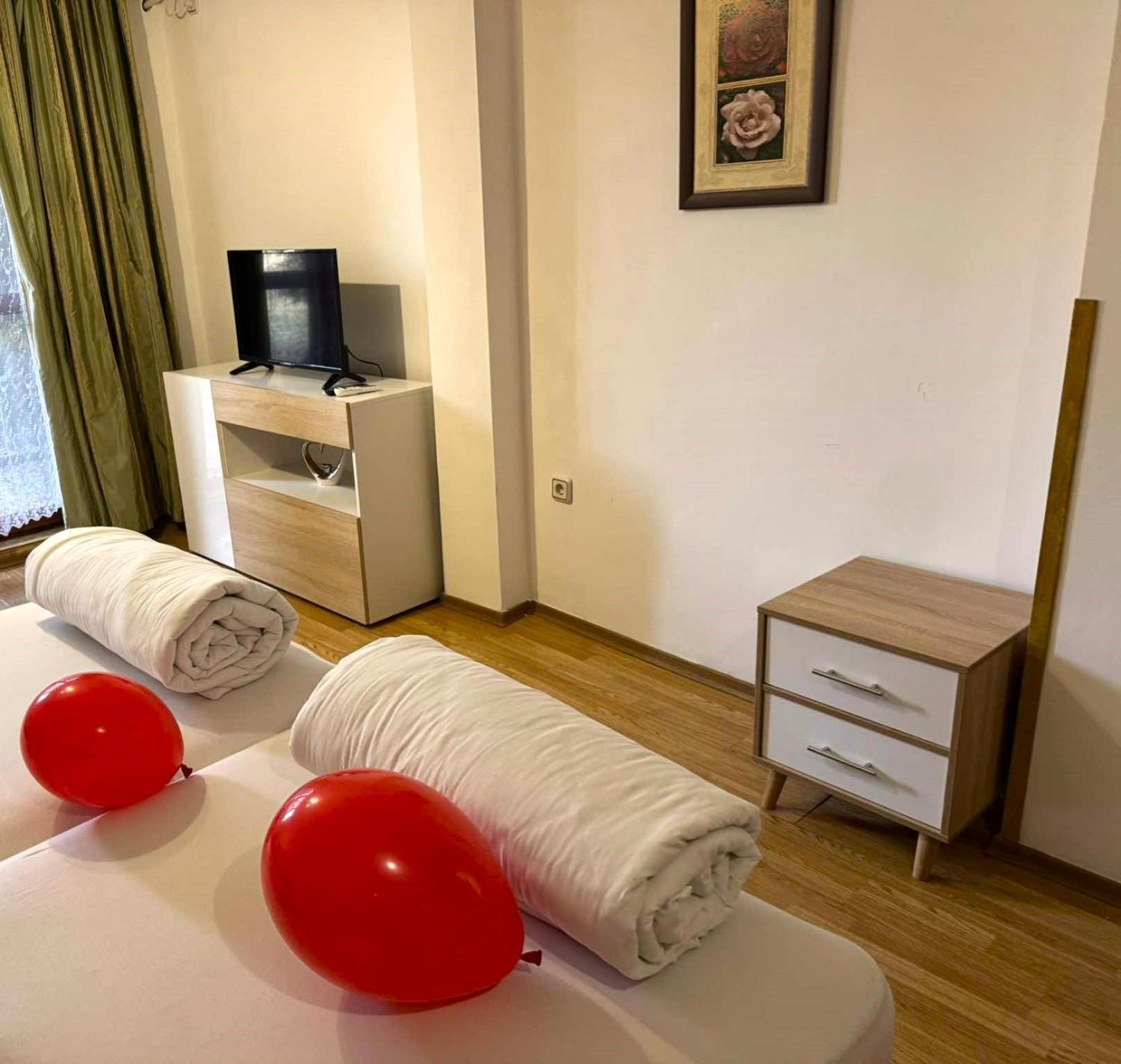 Guest House Misha Petrevene Bagian luar foto