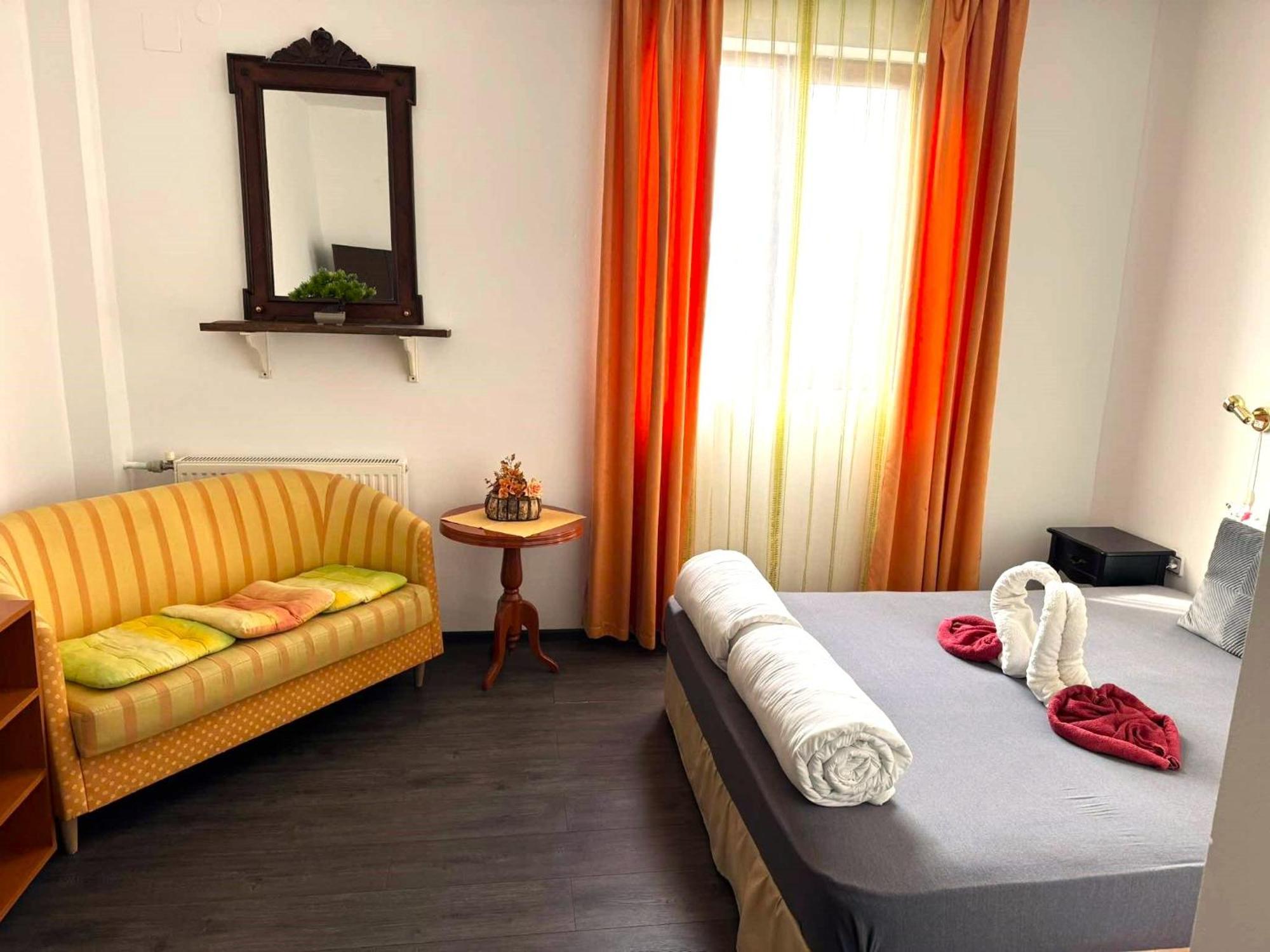 Guest House Misha Petrevene Bagian luar foto