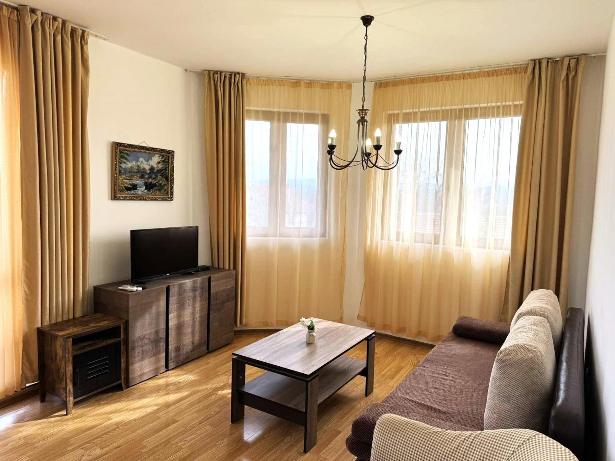 Guest House Misha Petrevene Bagian luar foto