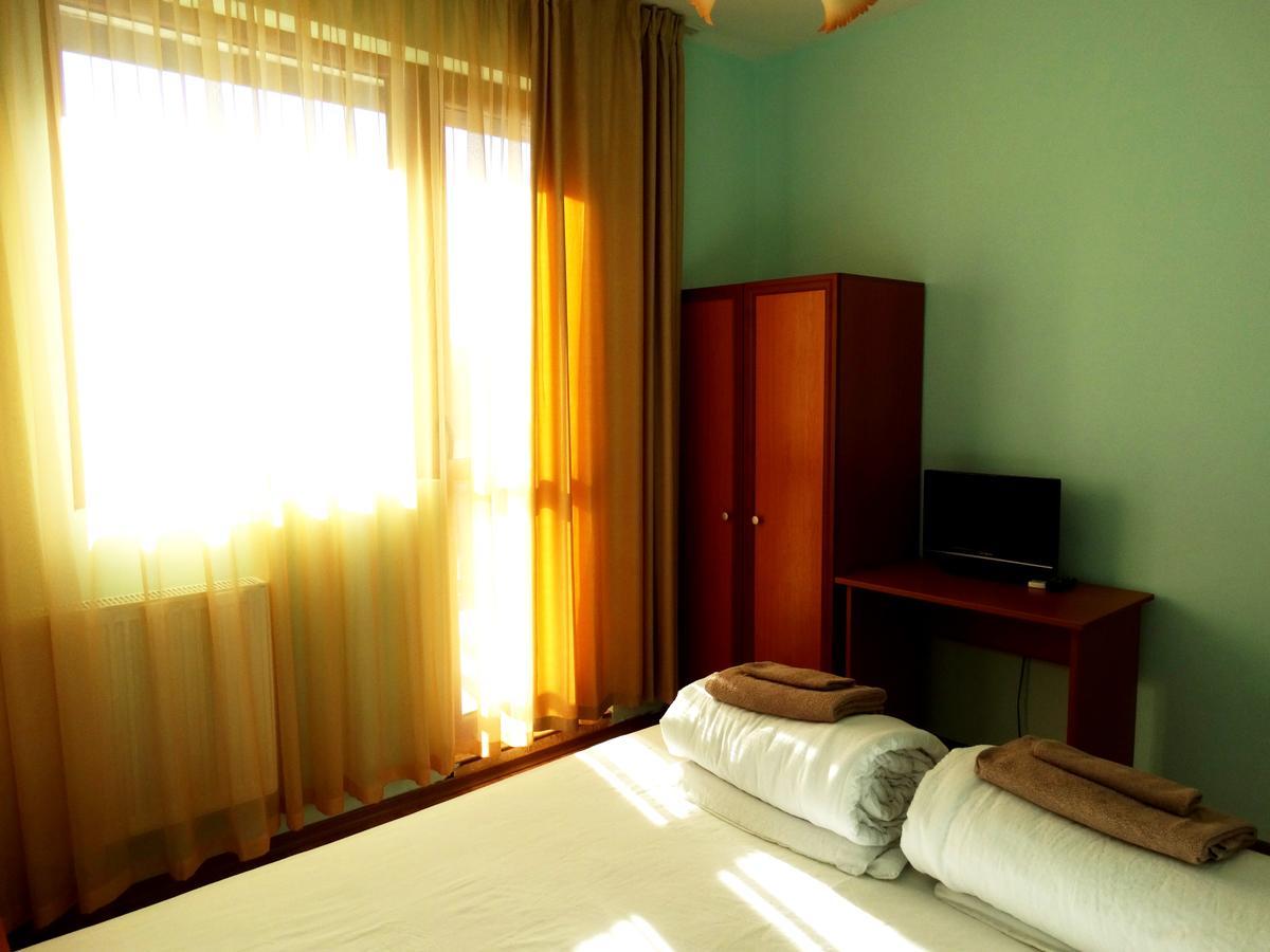Guest House Misha Petrevene Bagian luar foto