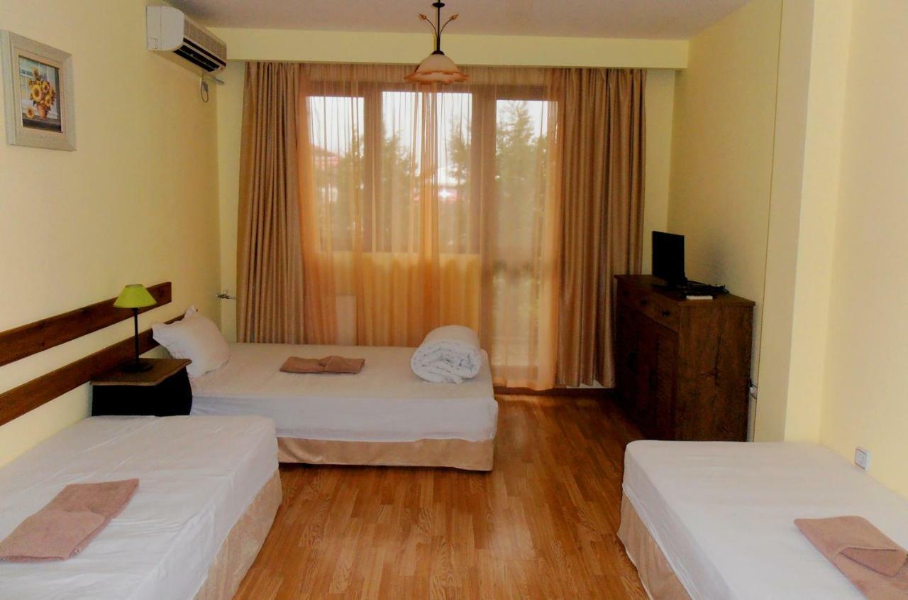 Guest House Misha Petrevene Bagian luar foto