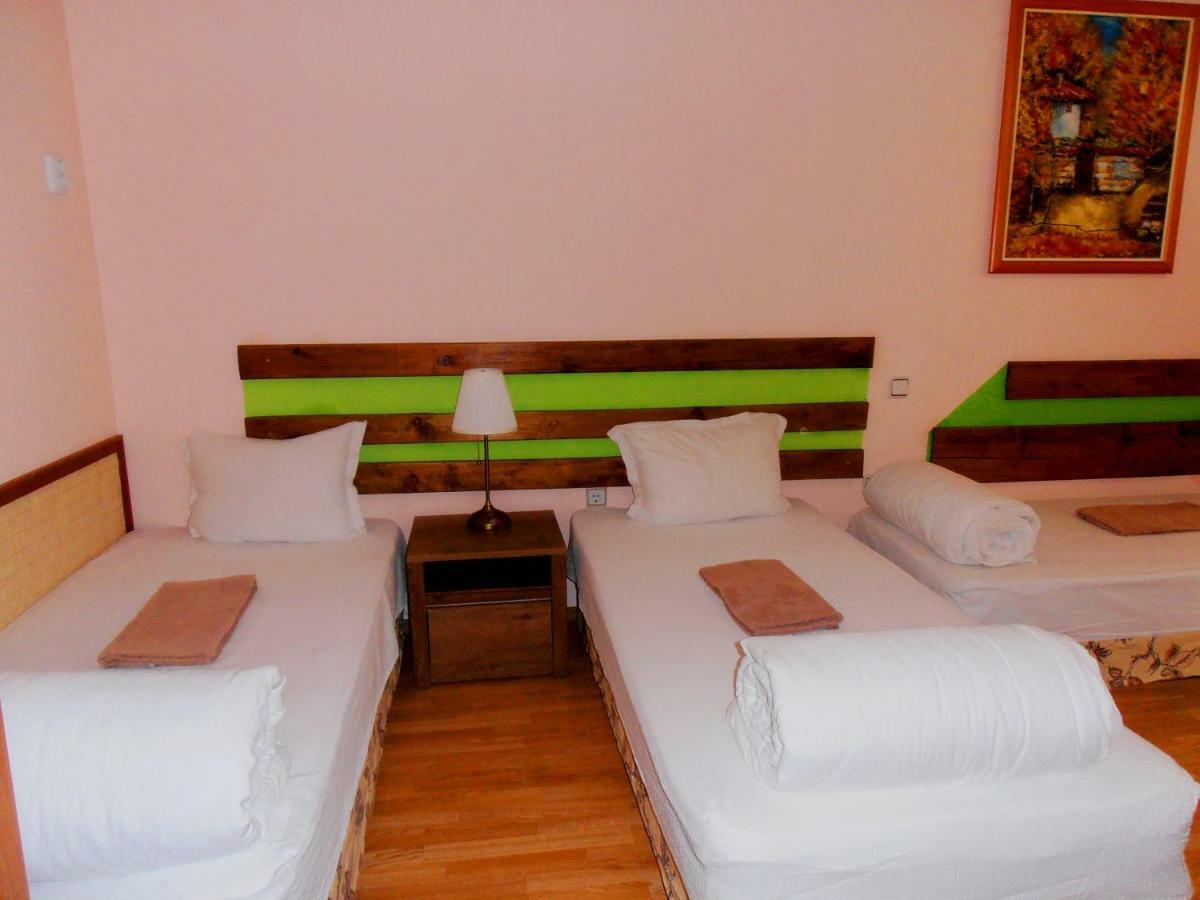Guest House Misha Petrevene Bagian luar foto