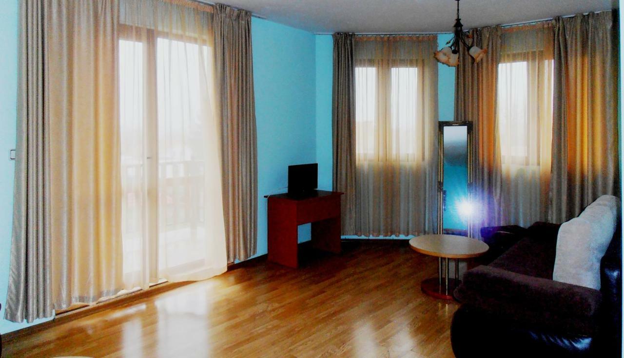 Guest House Misha Petrevene Bagian luar foto