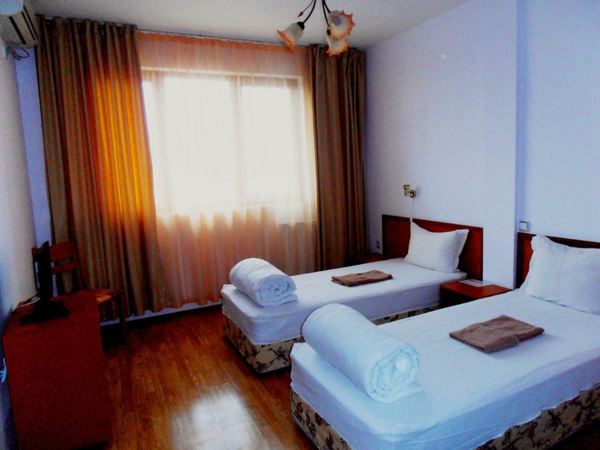 Guest House Misha Petrevene Bagian luar foto