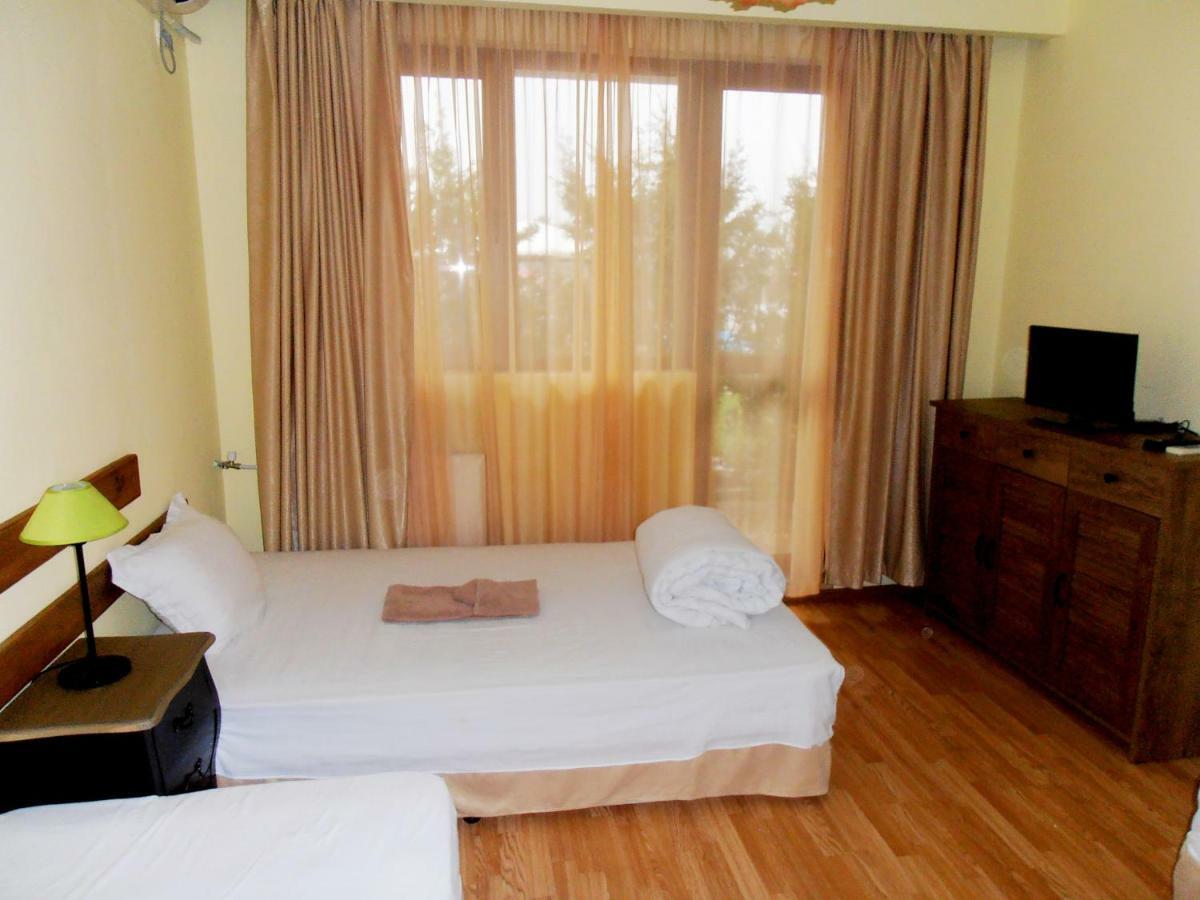 Guest House Misha Petrevene Bagian luar foto