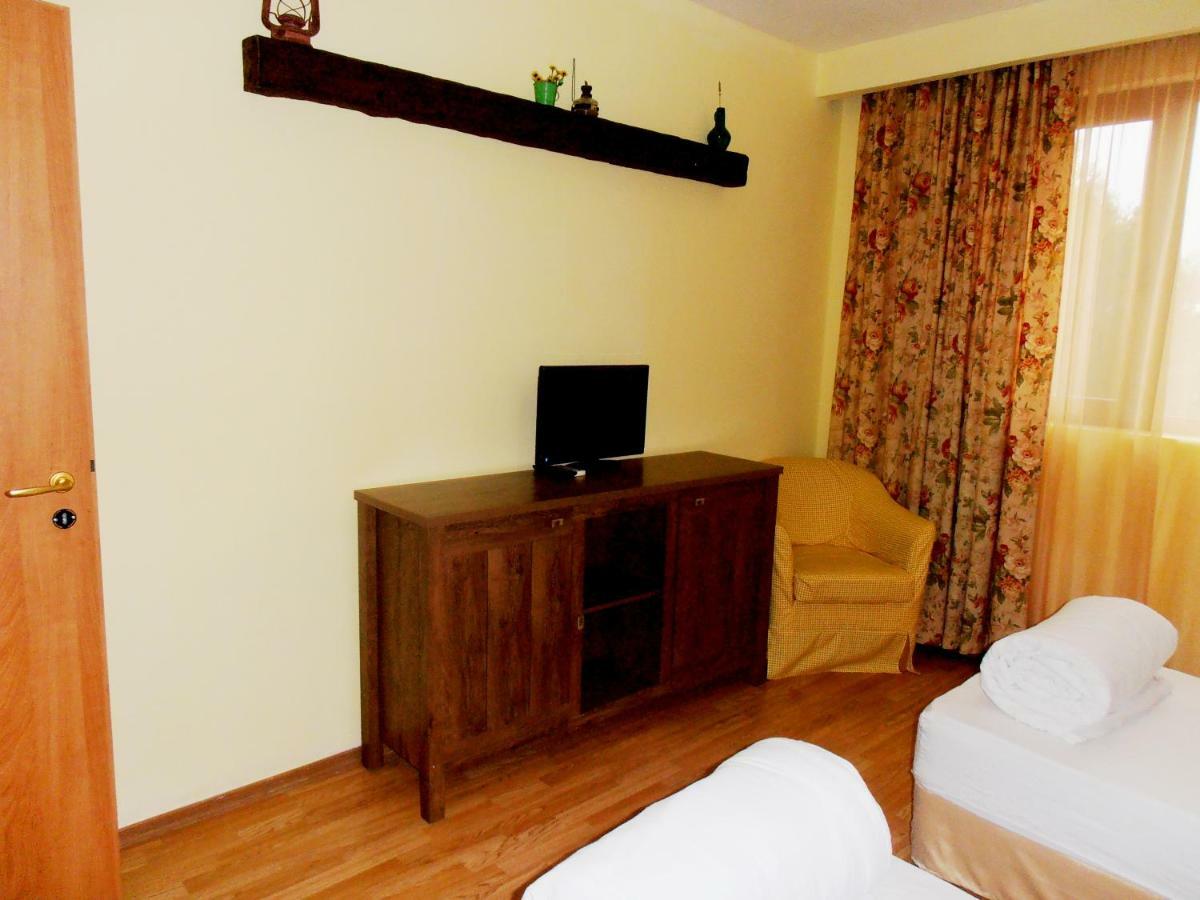 Guest House Misha Petrevene Bagian luar foto