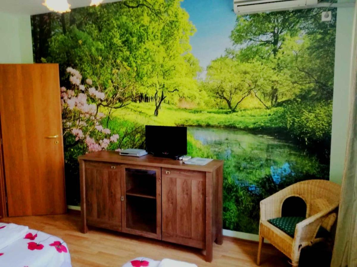 Guest House Misha Petrevene Bagian luar foto