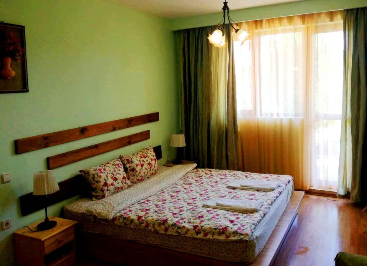 Guest House Misha Petrevene Bagian luar foto