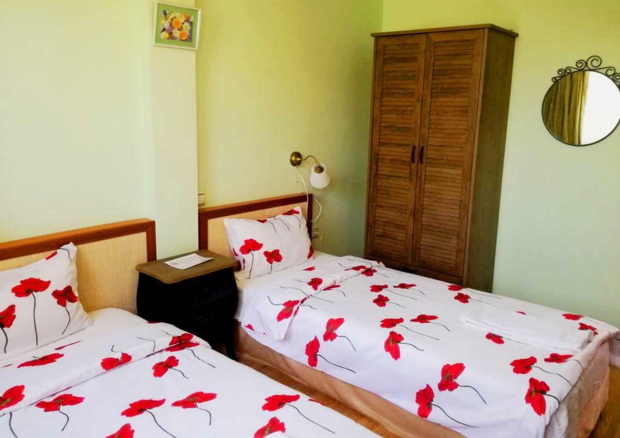 Guest House Misha Petrevene Bagian luar foto